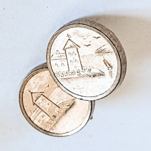 🆕 Vintage Estate 12K Gold Filled Cottagecore Round Etched Scenery Earrings - Picture 1 of 6